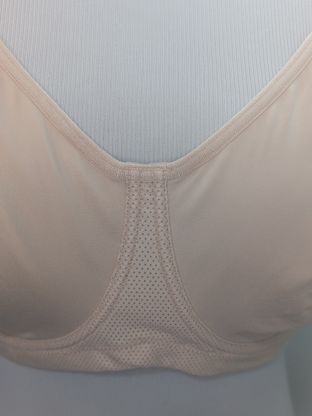 Title Nine Bra, Underwire, Nude, Padded Shoulder Strap, Women's 36DD - Picture 3 of 8